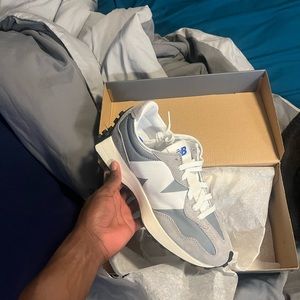 New balance sneakers never worn fresh out of box got a size 9 and 10